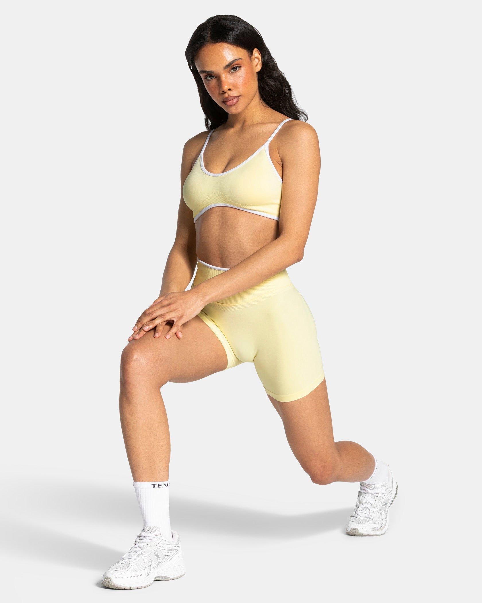 Contrastline Sculpt Scrunch Shorts "Butter Yellow"