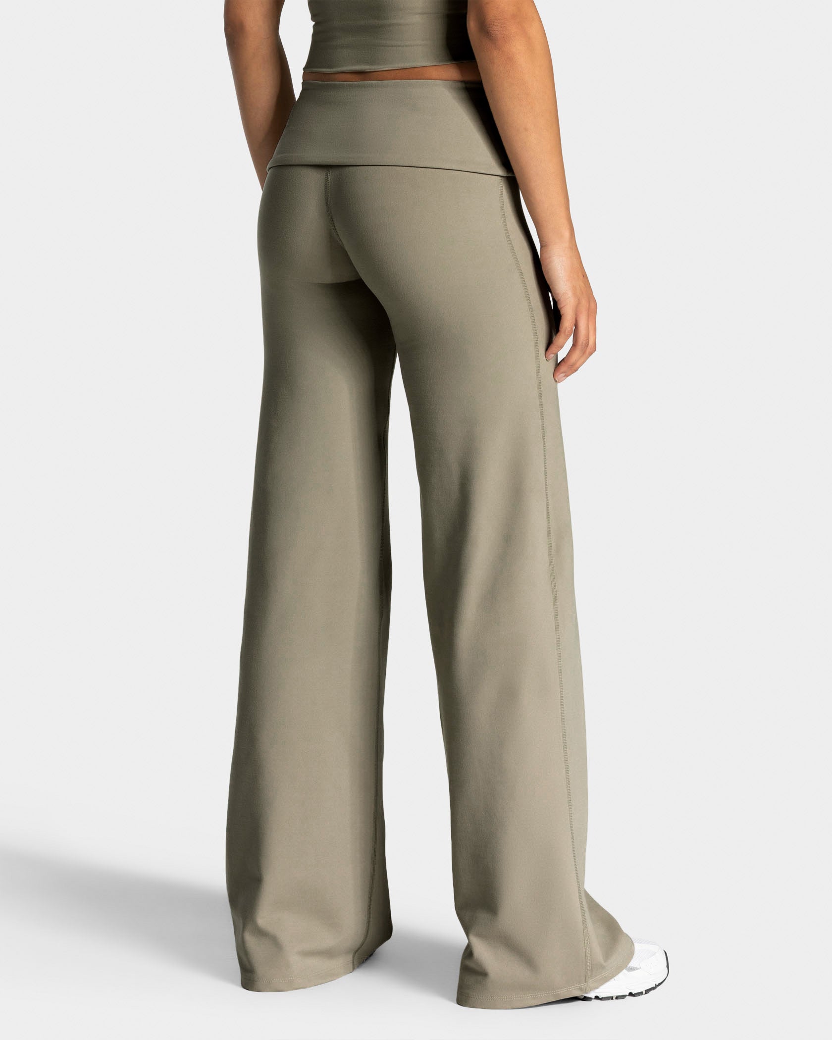 Pantalon à jambe droite et coupe longue Mellow Fold Over « kaki »