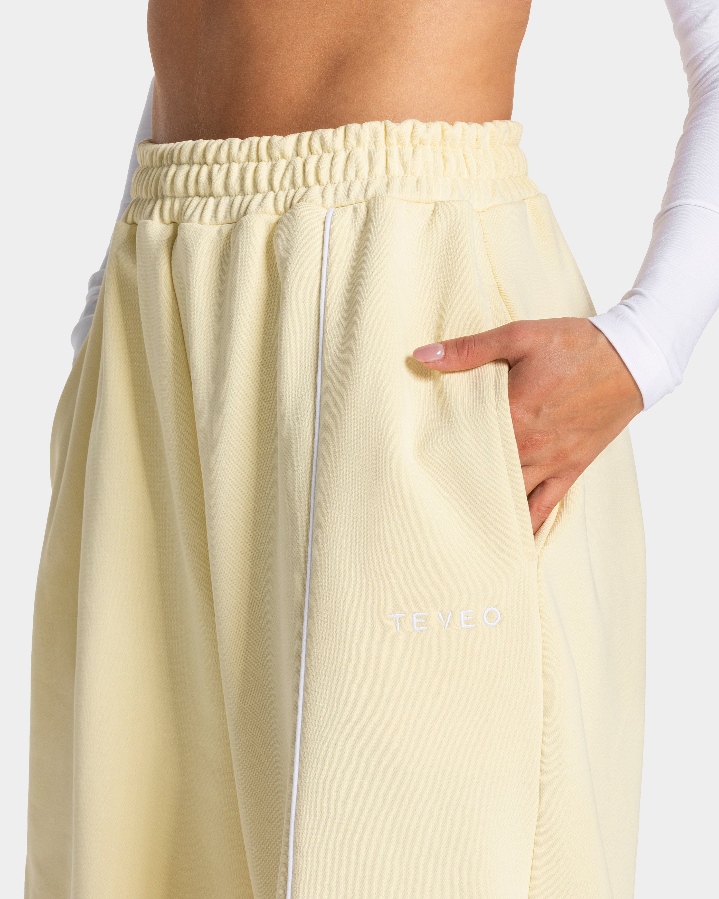 Pantalon de jogging Contrastline Wide Leg « Butter Yellow »